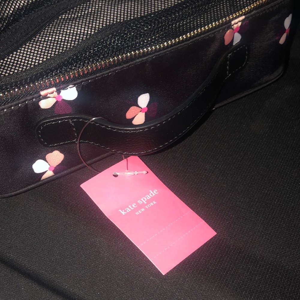 ♠️ ✈️ 👄 • 🔴 ♠️ KATE SPADE 🔴♠️• 1st Class Vibes… - Picture 5 of 5